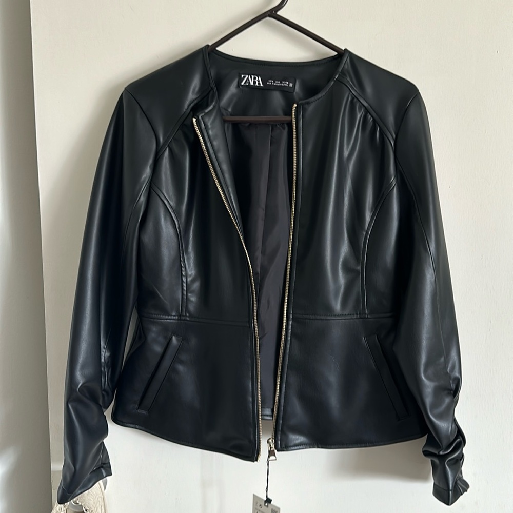 Zara Black Faux Leather Fitted Zip-Up Jacket Ruched 3/4 Sleeve Size Large